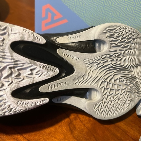 Nike Zoom Freak 4 DJ6149-001 Black/Light Gray Men Basketball Shoes Oreo - Picture 9 of 9